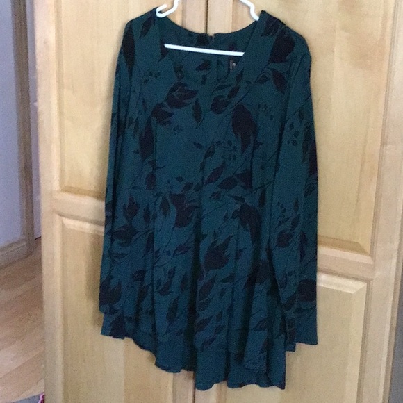 Like new Ladies Green Long Sleeve Blouse, Top 1X - Picture 1 of 3